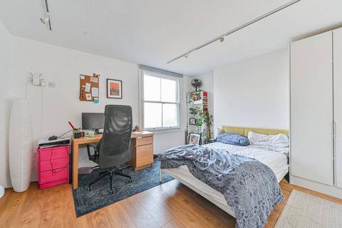 3 bedroom flat for sale, Charlton Road, Blackheath, London, SE3