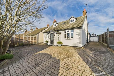 4 bedroom detached house for sale, Wendover Road, Weston Turville, Aylesbury, Buckinghamshire