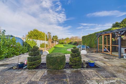 4 bedroom detached house for sale, Wendover Road, Weston Turville, Aylesbury, Buckinghamshire