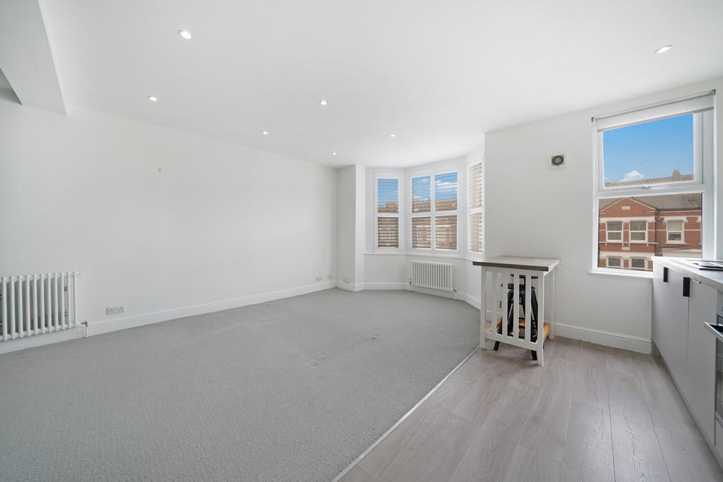 Flat 2, 93 Gleneagle Road - h Y8ggh RNHEw9 DXY94 Rlz