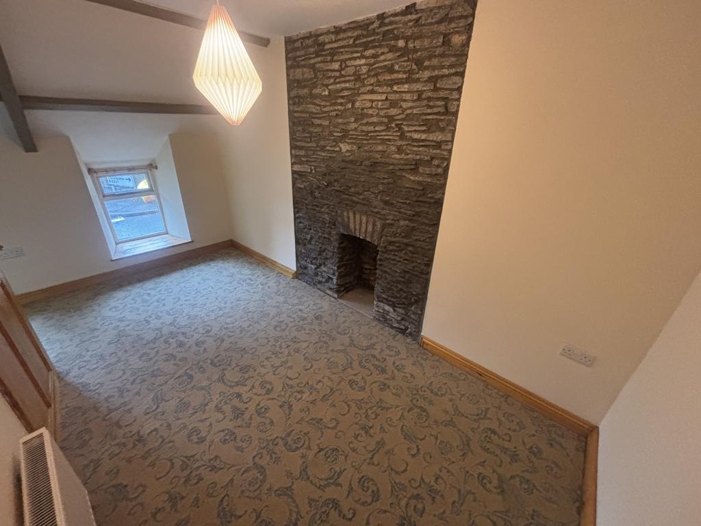 Front bedroom 2