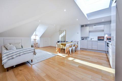2 bedroom flat for sale, Lime Grove KT3, New Malden, KT3