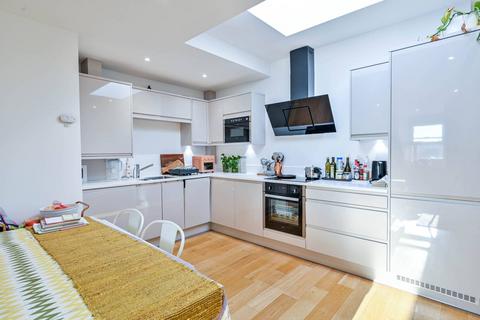 2 bedroom flat for sale, Lime Grove KT3, New Malden, KT3