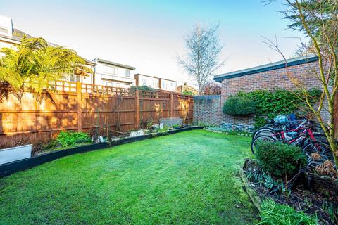 2 bedroom flat for sale, Lime Grove KT3, New Malden, KT3