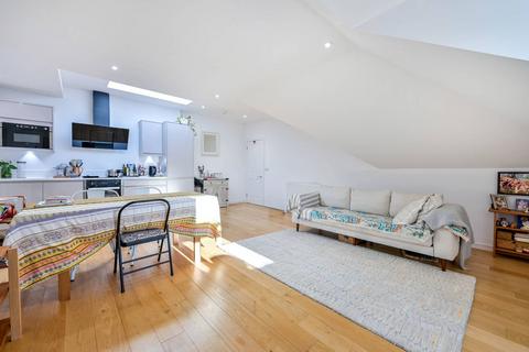 2 bedroom flat for sale, Lime Grove KT3, New Malden, KT3