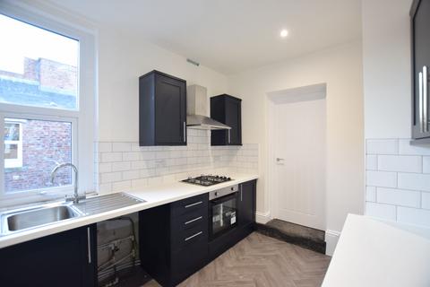 3 bedroom flat to rent, Avenue Road, Gateshead, NE8