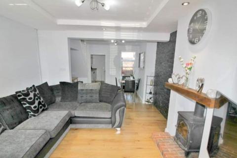2 bedroom end of terrace house to rent, Lady Haven Road, Norfolk NR31