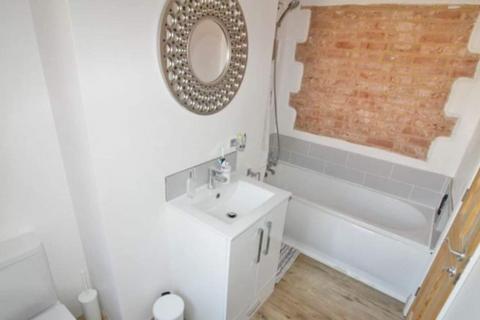 2 bedroom end of terrace house to rent, Lady Haven Road, Norfolk NR31