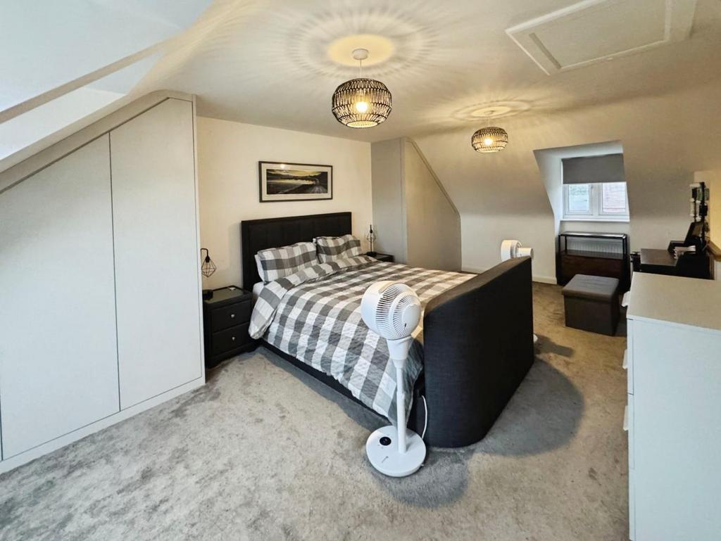 Bedroom 1.jpeg