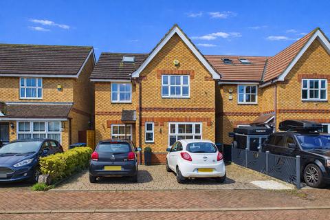 4 bedroom detached house for sale, Hadland Close, Bovingdon Hemel Hempstead, HP3