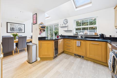 4 bedroom detached house for sale, Hadland Close, Bovingdon Hemel Hempstead, HP3