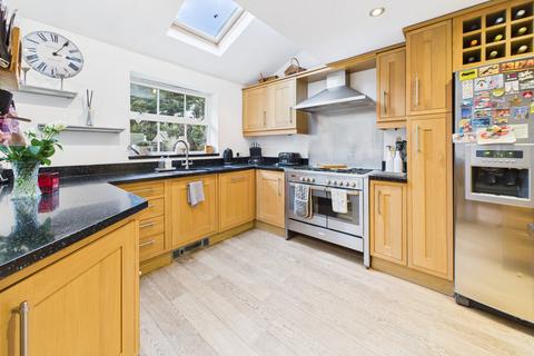 4 bedroom detached house for sale, Hadland Close, Bovingdon Hemel Hempstead, HP3