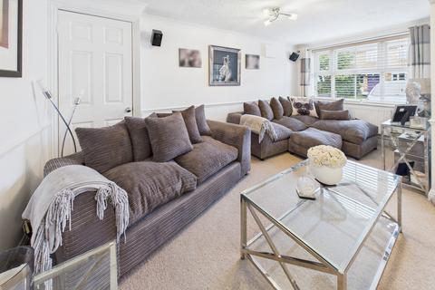 4 bedroom detached house for sale, Hadland Close, Bovingdon Hemel Hempstead, HP3
