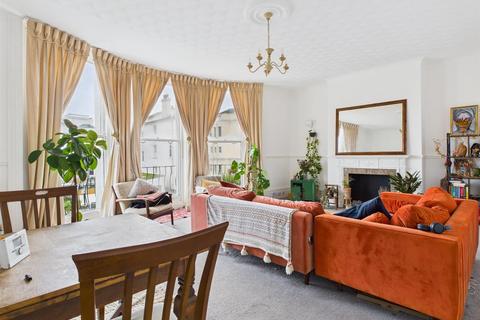 2 bedroom flat to rent, Medina Villas, Hove