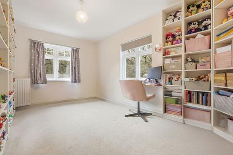 2 bedroom apartment for sale, Kestrel Close, Brentwood