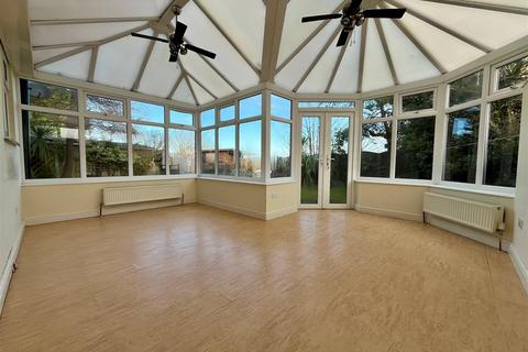 4 bedroom end of terrace house for sale, Ebor Avenue, Hornsea