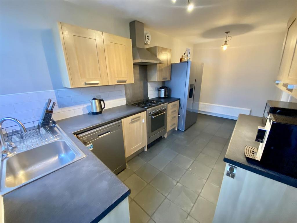 Bramleys Estate Agents - The Combs - Mirfield (19)