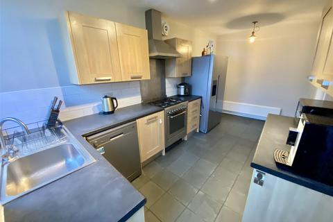 3 bedroom end of terrace house for sale, The Combs, Dewsbury