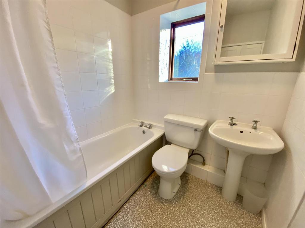 Bramleys Estate Agents - The Combs - Mirfield (11)