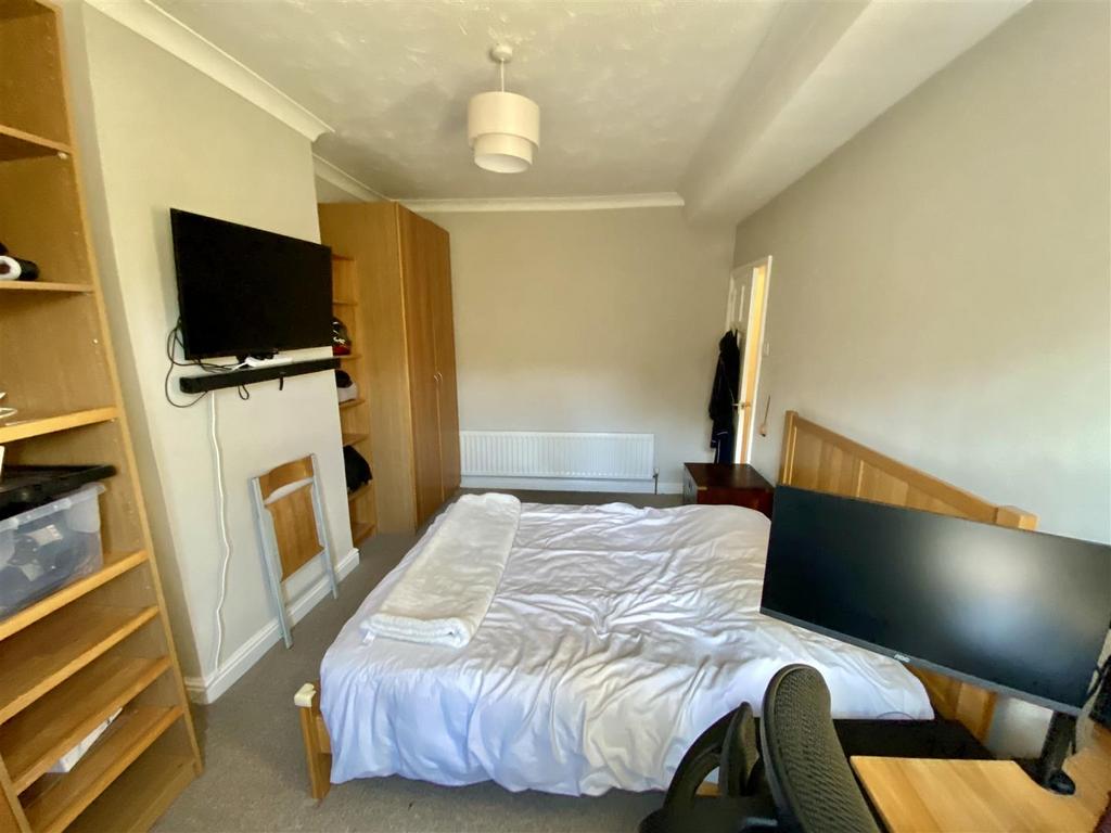 Bramleys Estate Agents - The Combs - Mirfield (8).