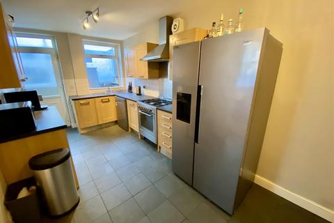 3 bedroom end of terrace house for sale, The Combs, Dewsbury