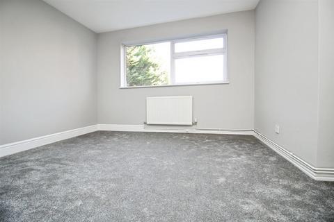 2 bedroom flat to rent, Aysgarth Close, Harpenden AL5