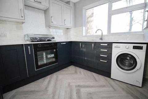 2 bedroom flat to rent, Aysgarth Close, Harpenden AL5