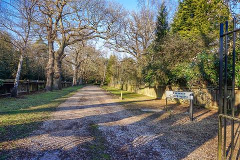 2 bedroom cottage to rent, Tower Cottages, Portsmouth Road, Esher