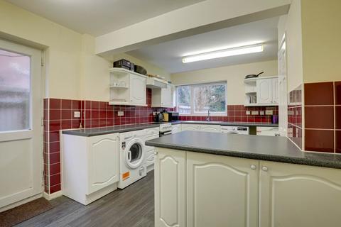 2 bedroom detached bungalow for sale, Westdene Crescent, Reading