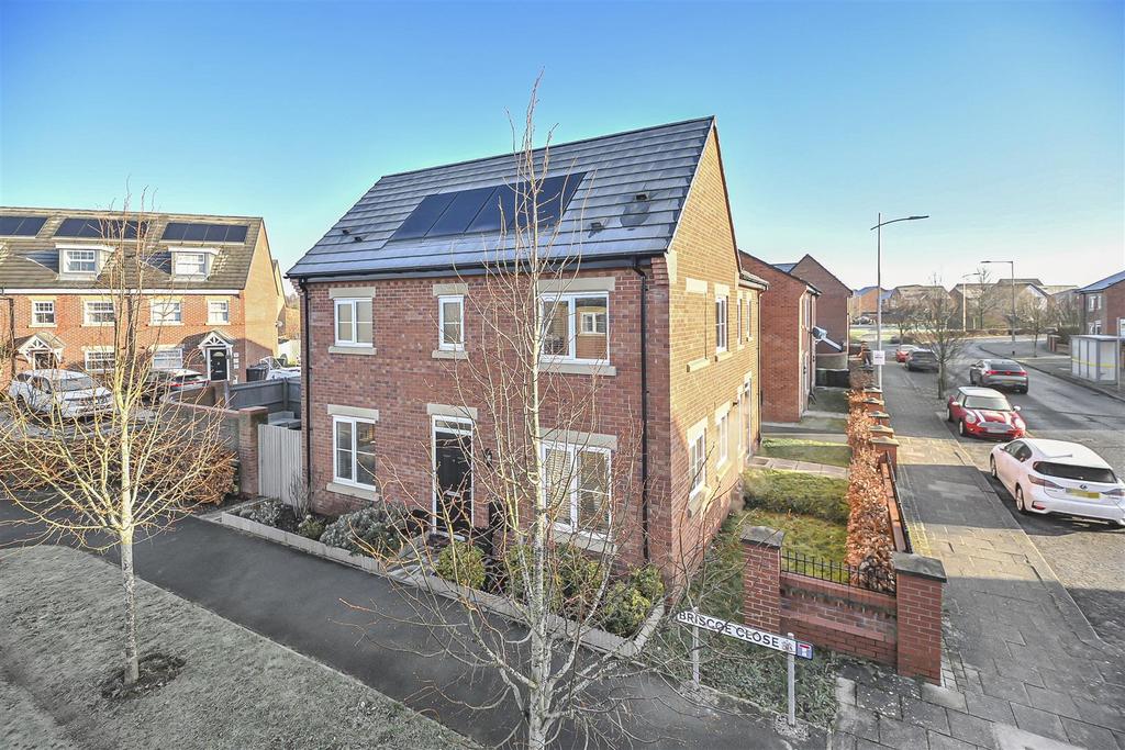 2 Briscoe Close External (2).jpg