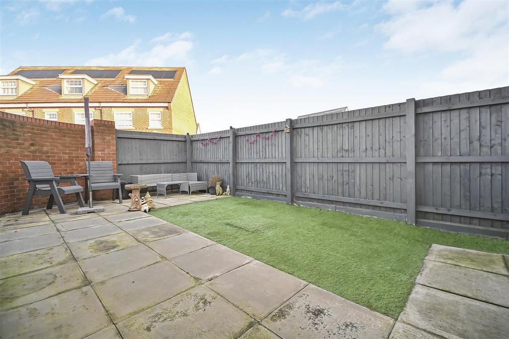 2 Briscoe Close Garden (1).jpg