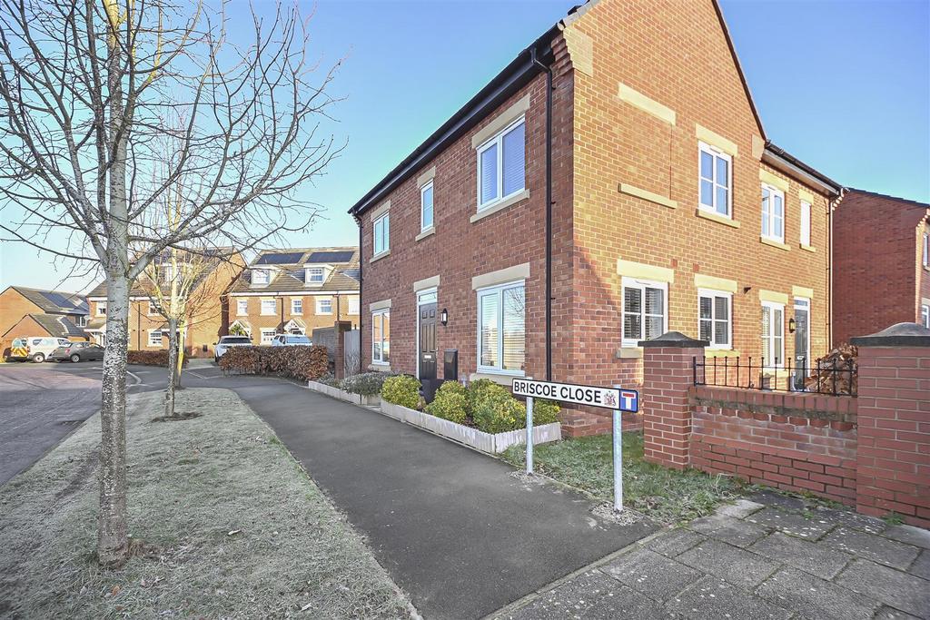 2 Briscoe Close External (4).jpg