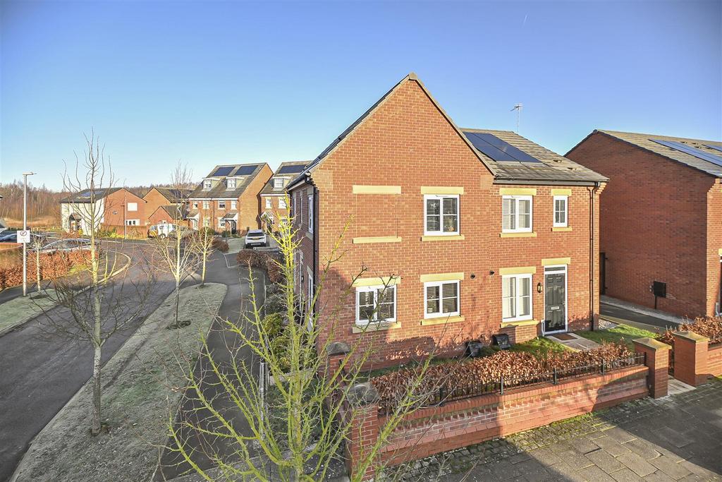 2 Briscoe Close External (7).jpg