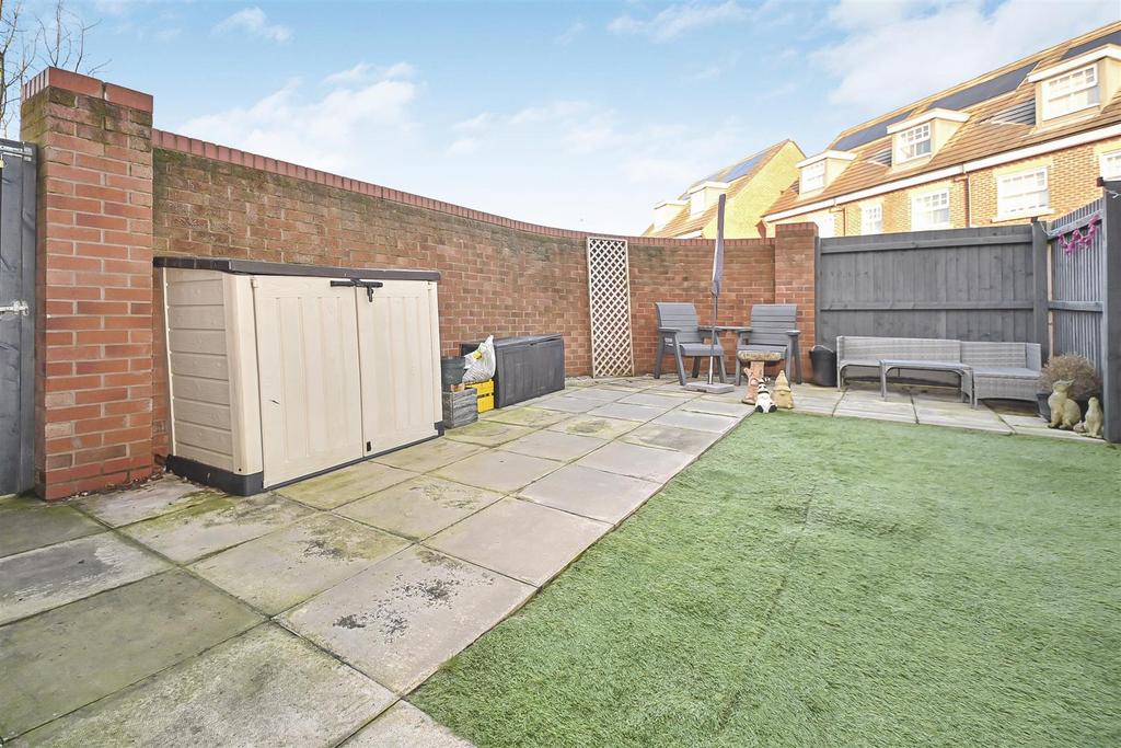2 Briscoe Close Garden (2).jpg