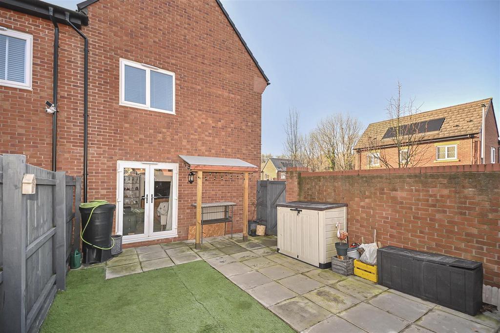 2 Briscoe Close Rear of Property.jpg