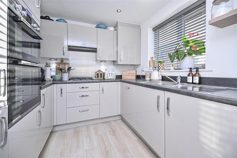 3 bedroom semi-detached house for sale, Briscoe Close, Leigh