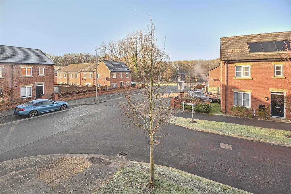 2 Briscoe Close View to Front.jpg