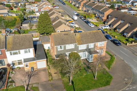 undefined, Highlands Avenue, Northampton NN3