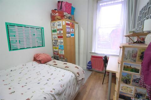 3 bedroom flat to rent, Ancrum Street, Spital Tongues