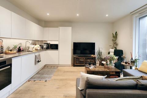 1 bedroom flat for sale, Flat 28 Boiler House, 2 Material Walk, Hayes, Middlesex, UB3 1DZ