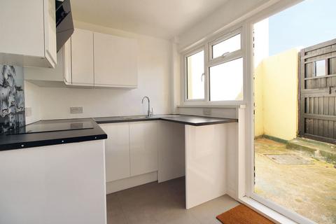 2 bedroom semi-detached house to rent, Popes Folly, Brighton, BN2