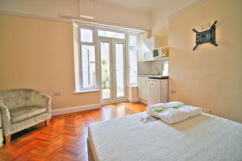 1 bedroom in a house share to rent, Lushington Road, Eastbourne, BN21