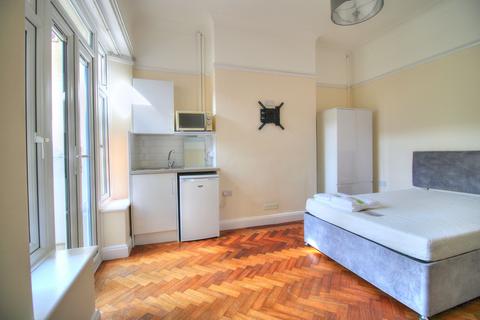 1 bedroom in a house share to rent, Lushington Road, Eastbourne, BN21