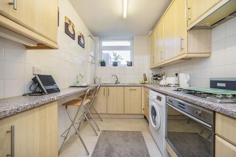 2 bedroom flat for sale, Ellesmere Road, Weybridge KT13