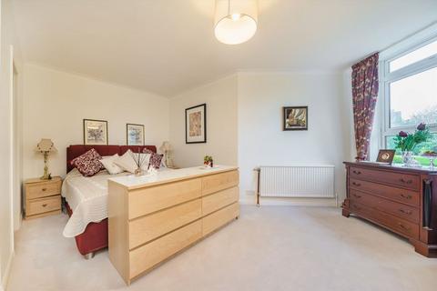 2 bedroom flat for sale, Ellesmere Road, Weybridge KT13