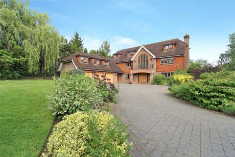 6 bedroom detached house to rent, Princes Drive, Leatherhead KT22