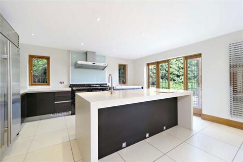 6 bedroom detached house to rent, Princes Drive, Leatherhead KT22