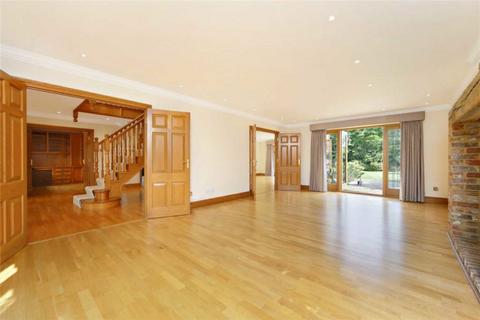6 bedroom detached house to rent, Princes Drive, Leatherhead KT22