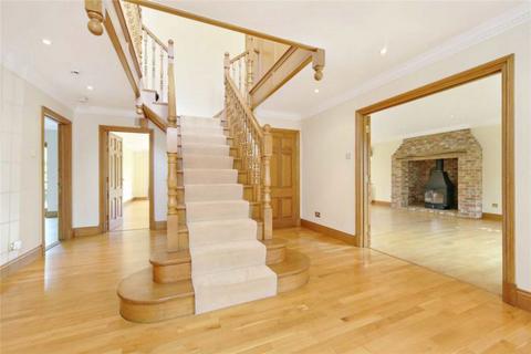 6 bedroom detached house to rent, Princes Drive, Leatherhead KT22