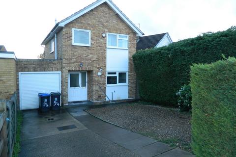 3 bedroom detached house to rent, Stomp Road, Burnham SL1